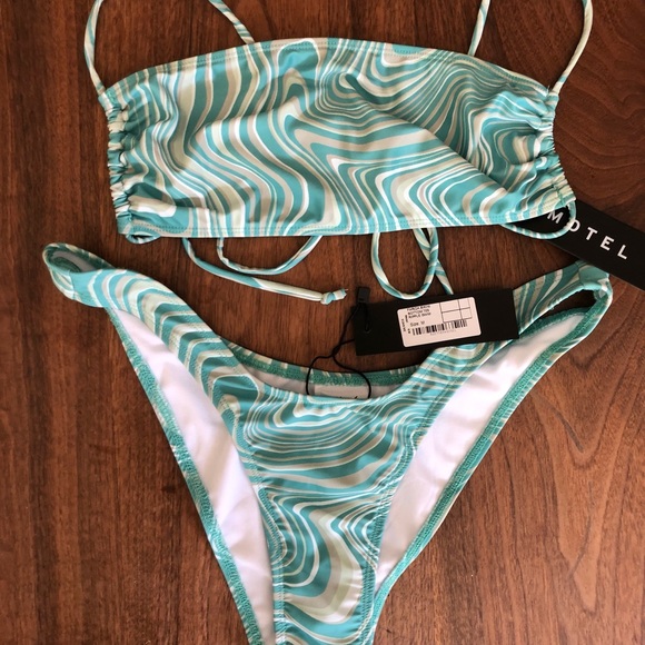 Motel Rocks NWT 70s ripple bikini set - Picture 2 of 6